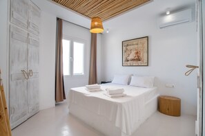 Free WiFi, bed sheets - Studio Apartment 'Helmos Family' with Wi-Fi and Air Conditioning (Naxos)