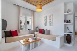 TV - Studio Apartment 'Helmos Family' with Wi-Fi and Air Conditioning (Naxos)