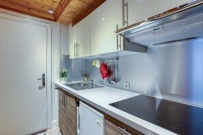 Fridge, microwave, stovetop, coffee/tea maker