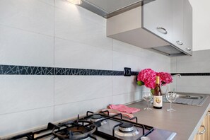 Fridge, microwave, oven, stovetop