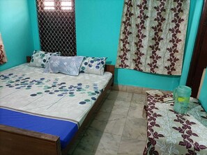 غرفة بتجهيزات أساسية | 10 عدّة غرف نوم وواي فاي مجانًا