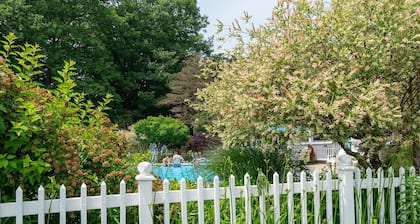 Harbor Club Home - Steps from the Pool and Marina!