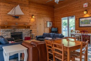 Smart-TV, Kamin, Videospiele