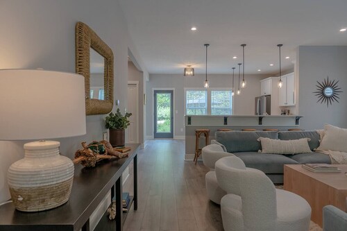 Harbor Club Home - Steps from the Pool and Marina!