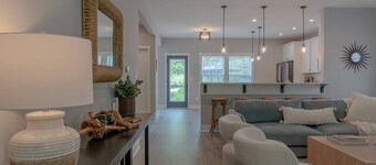 Harbor Club Home - Steps from the Pool and Marina!