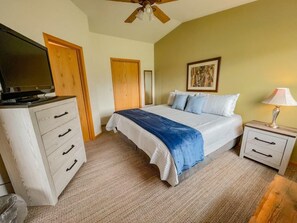 2 slaapkamers, een strijkplank/strijkijzer, gratis wifi, beddengoed