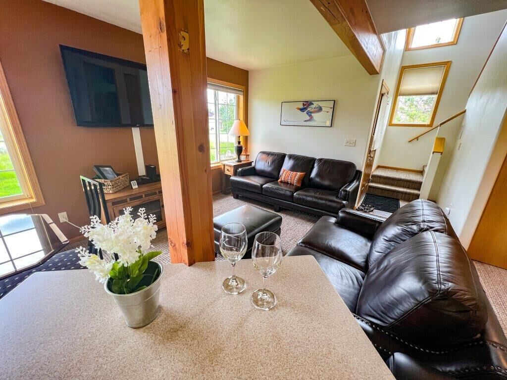 Smart TV, DVD player, offices