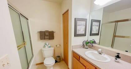 Ridgeline Townhome-GREAT Views-Close to Town-AC-