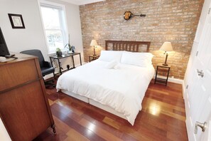 4 Schlafzimmer, Schreibtisch, Bügeleisen/Bügelbrett, WLAN