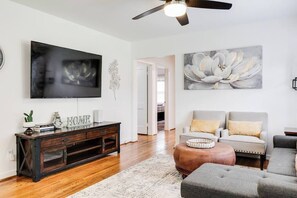 TV, offices - Richmond Family Retreat: 3BR House, Fire Pit & Parking! (Richmond)