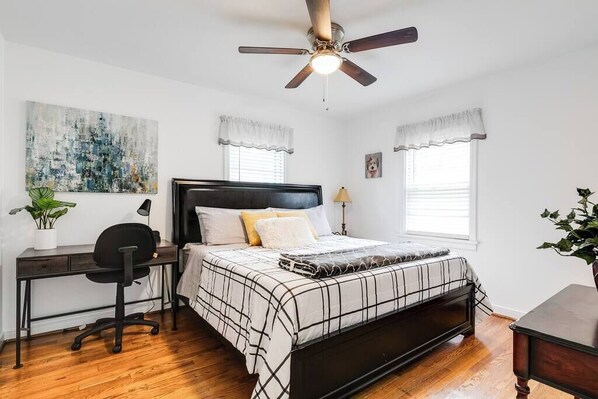 3 bedrooms, desk, iron/ironing board, WiFi - Richmond Family Retreat: 3BR House, Fire Pit & Parking! (Richmond)