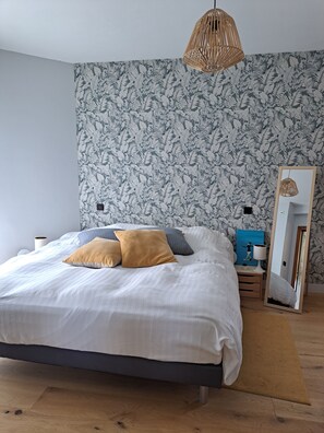 5 chambres, fer et planche à repasser, Wi-Fi, draps fournis