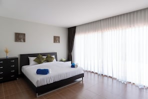 3 phòng ngủ, trang bị nội thất với thiết kế riêng biệt, bàn