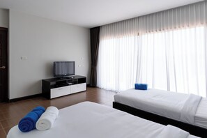 3 bedrooms, individually furnished, desk, laptop workspace - East Villa 4 (Choeng Thale)