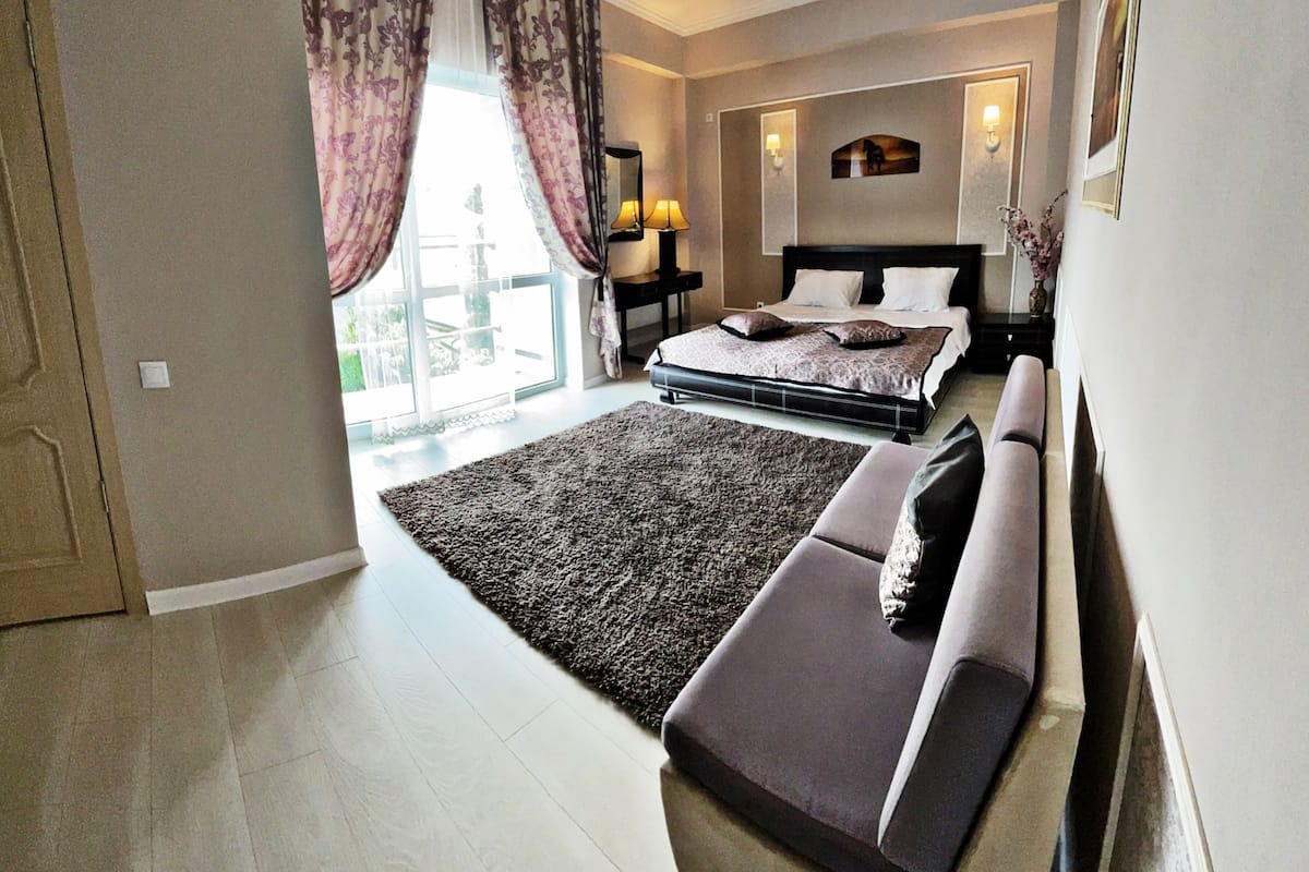 Comfort Triple Room | Individually decorated, individually furnished, laptop workspace