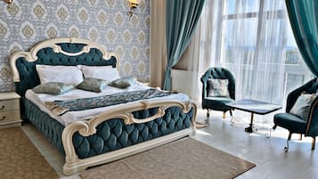 Comfort Room | 1 bedroom, individually decorated, individually furnished