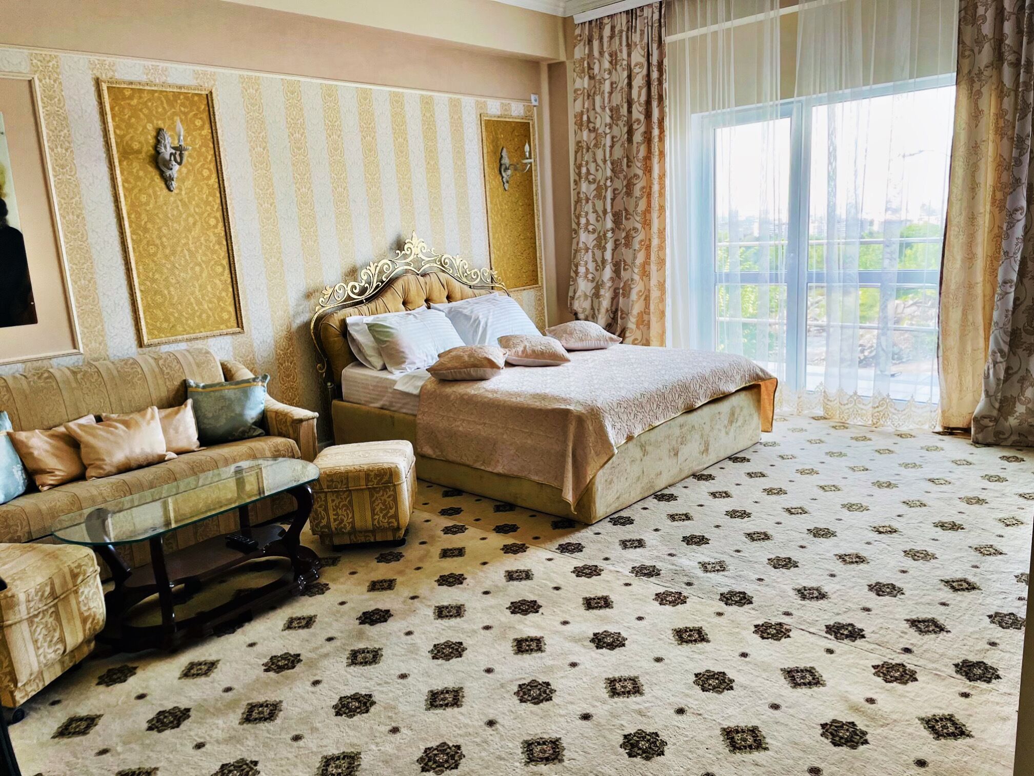 presidential room | individually decorated, individually furnished, laptop workspace