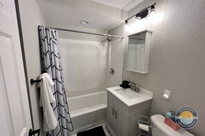 浴缸、風筒、提供毛巾