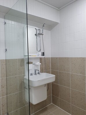 Bathroom - Winwin Guesthouse (Seoul)