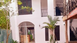 Front of property - Heritage rangiri villa  (Dambulla)