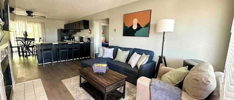 Televisión, libros, oficina