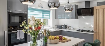 Clydfan -  a cottage that sleeps 10 guests  in 4 bedrooms