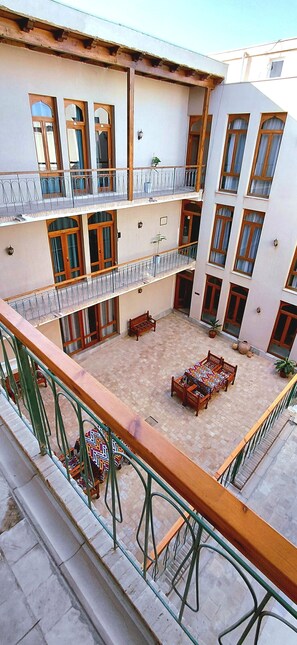 Smart-tv, een open haard, filmpremières en vloerwarming