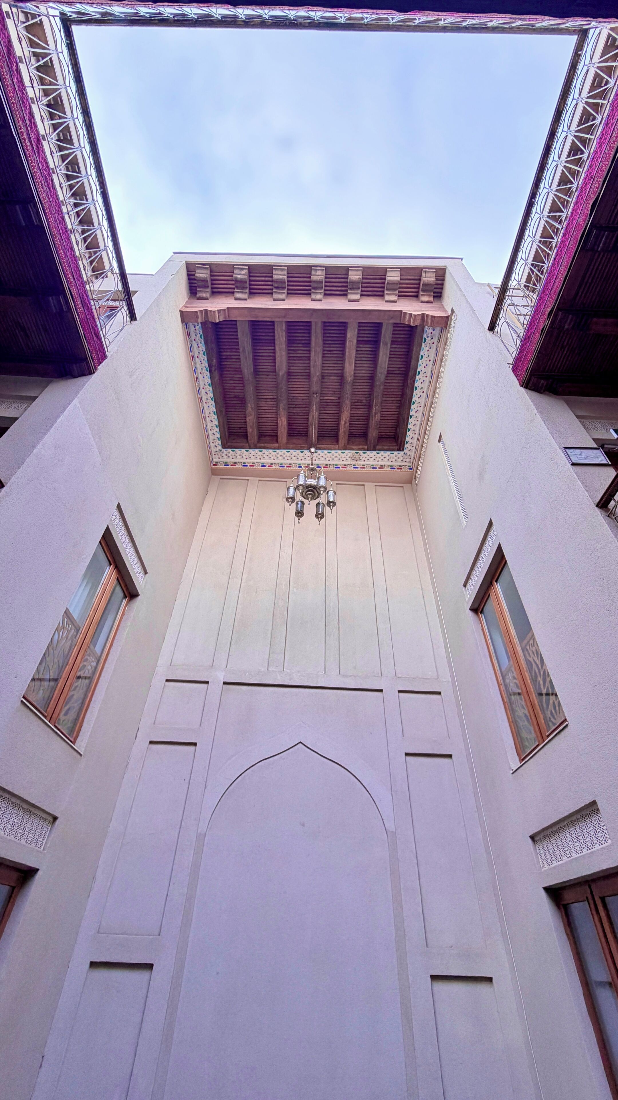 Utsikt mot gårdsplass