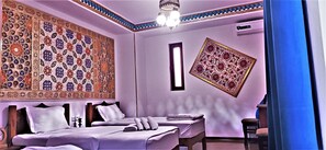 Comfort driepersoonskamer | Lakens van Egyptisch katoen, luxe beddengoed, donzen dekbedden