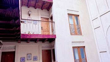 Téléviseur connecté, foyer, films en primeur, planchers chauffants