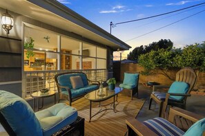 Terrace/patio - 5br, Sleeps 10, 3 living rooms, Huge Back Yard (National City)