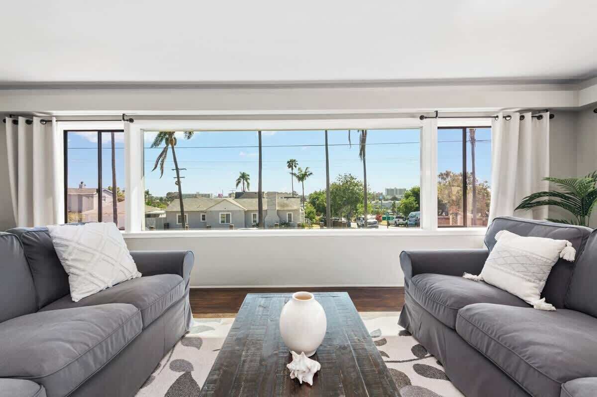 5br, Sleeps 10, 3 Living Rooms, Huge Back Yard - Chula Vista, CA