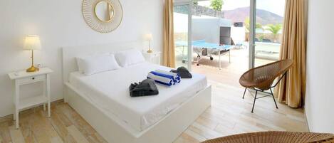 4 habitaciones, tabla de planchar con plancha, wifi y ropa de cama