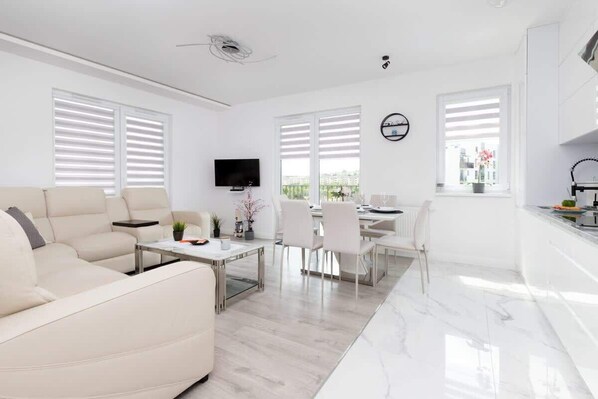 TV - Flisykowskiego 9 | Bright Apartment | Parking (Gdansk)