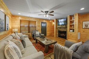 Smart TV, fireplace, video games, table football - Luxury Cabin | Theater, Game Room, Hot Tub (Gatlinburg)