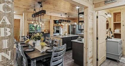 6BR Cabin | Theater, Hot Tub, Game Room