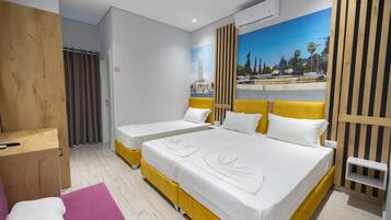 Quarto triplo luxo | Lençóis italianos Frette, roupas de cama premium