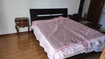 1 bedroom, iron/ironing board, bed sheets