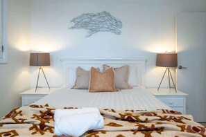 5 bedrooms, iron/ironing board, free WiFi, bed sheets