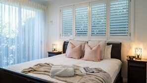 5 bedrooms, free WiFi - Malibu Beach House- only 100m to the beach (Kingscliff)