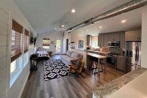 Interior - Cozy home sleeps 4 & just a few steps to the beach & Linens Included! (Edisto Island)