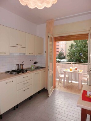 Fridge, stovetop