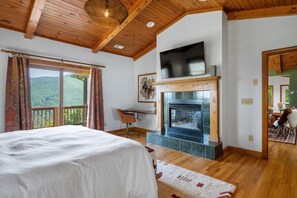 5 bedrooms, iron/ironing board, WiFi, bed sheets