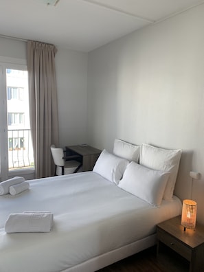 City Room | 1 bedroom, desk, blackout drapes, free WiFi