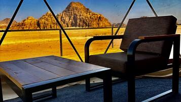 Martian Tent | Individually decorated, free WiFi, bed sheets