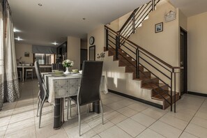 3 bedrooms, iron/ironing board, free WiFi