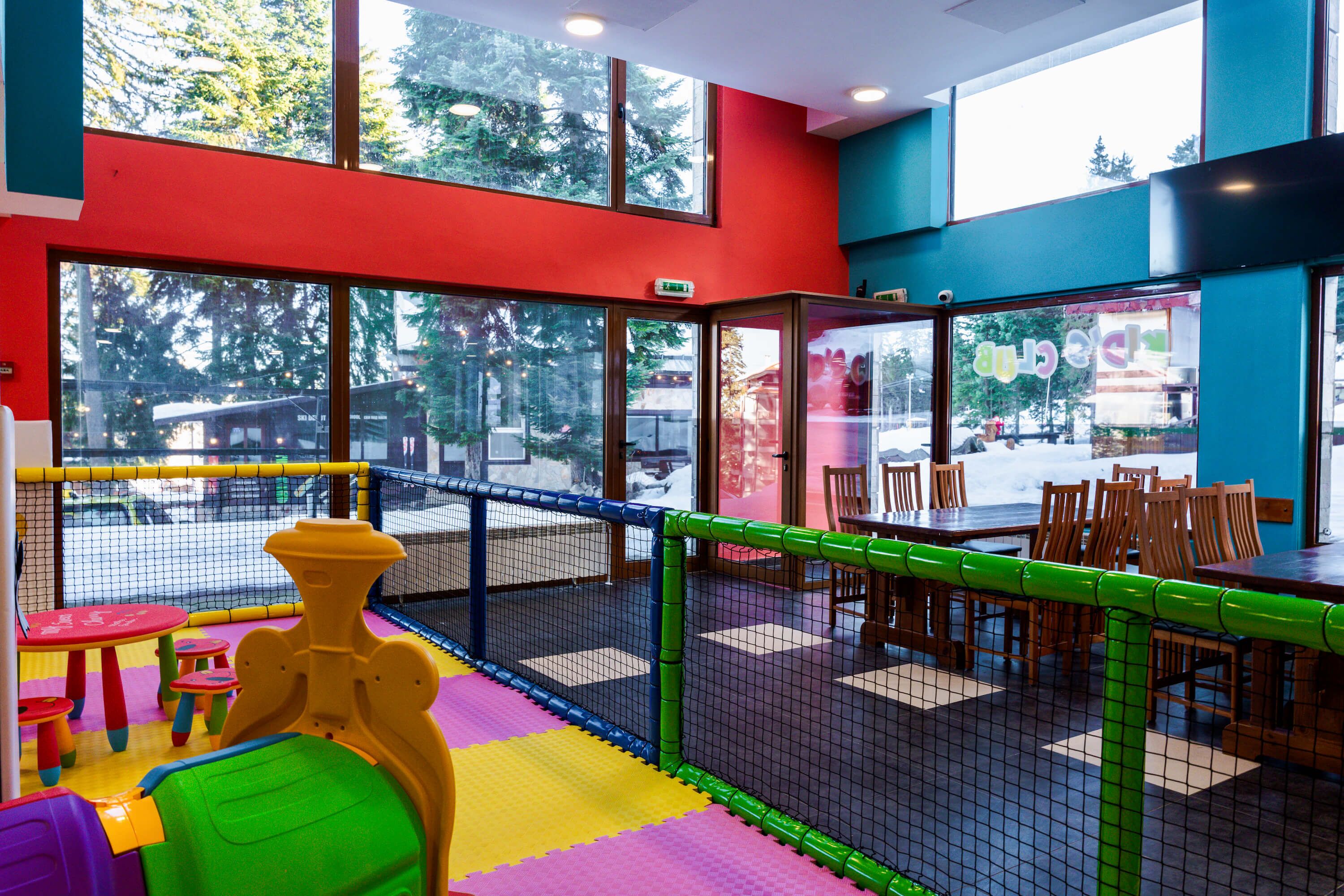 Área de juegos infantiles bajo techo