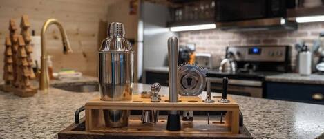 咖啡機/沖茶器、雪櫃、微波爐、焗爐