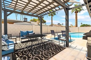 Unclassified image, 4 of 25, button