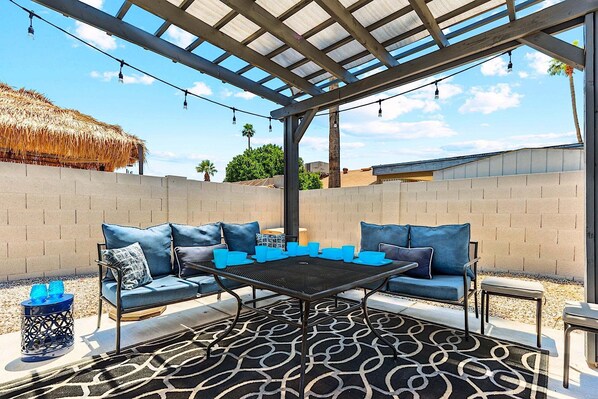 Outdoor dining - Tranquil Casa - Sparkling Pool & Outdoor Entertaining (Phoenix)